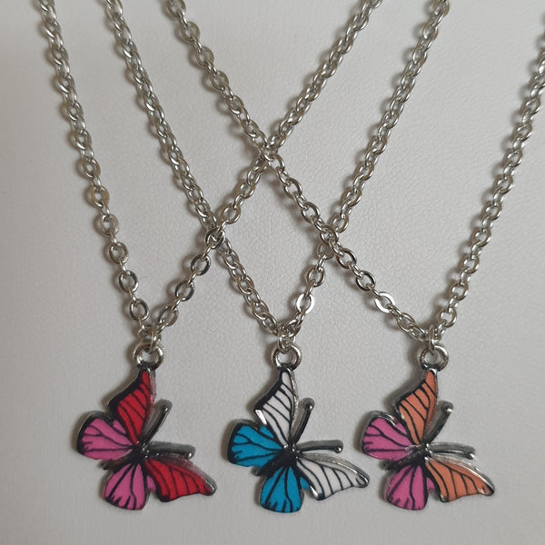 Colliers papillons colorés en acier inoxydable de différentes couleurs