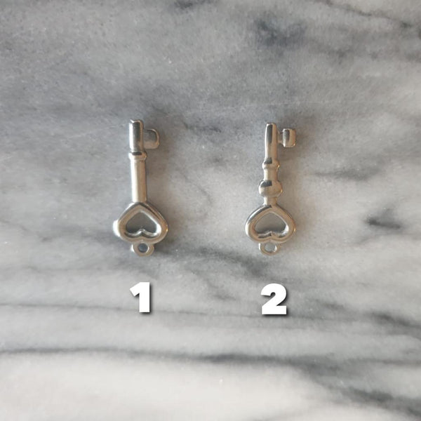 Serrure assortie - ensemble de deux chaînes en acier inoxydable avec pendentifs